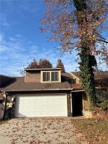 $1,695 | 1595 Burnstone Drive, Stone Mountain, GA 30088