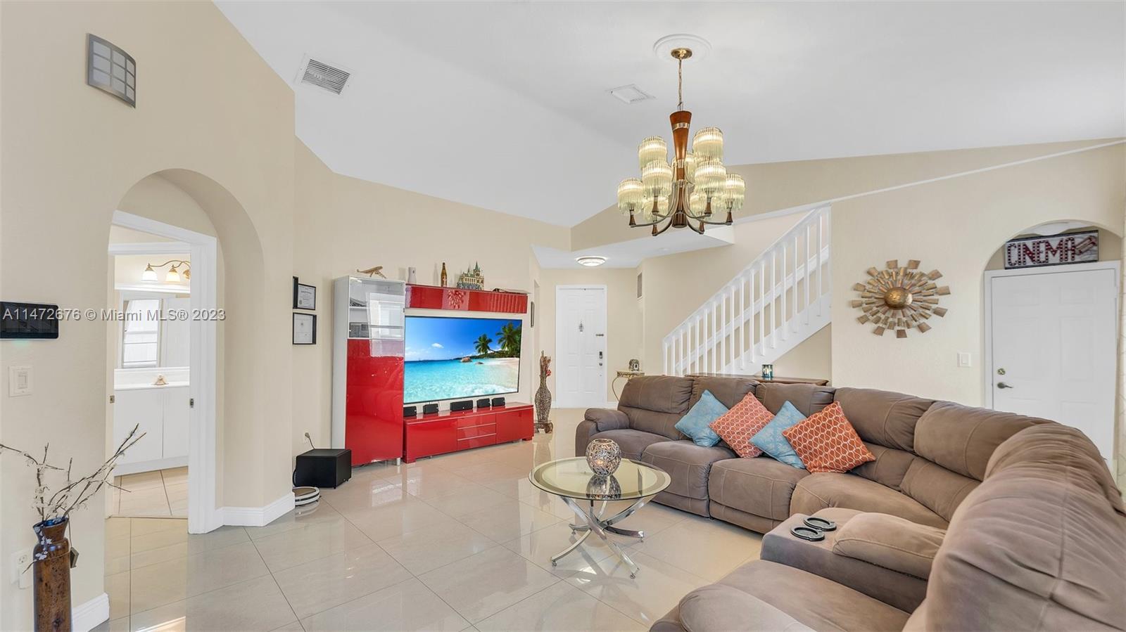 2308 Northeast 37th Road Homestead, FL 33033 - Photo 5 of 30 Gallery Image 5