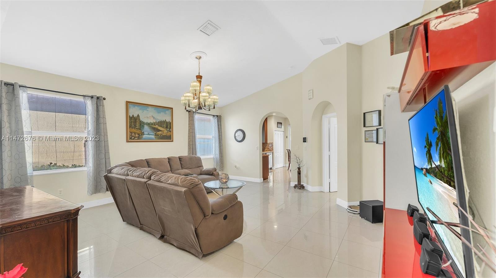 2308 Northeast 37th Road Homestead, FL 33033 - Photo 6 of 30 Gallery Image 6