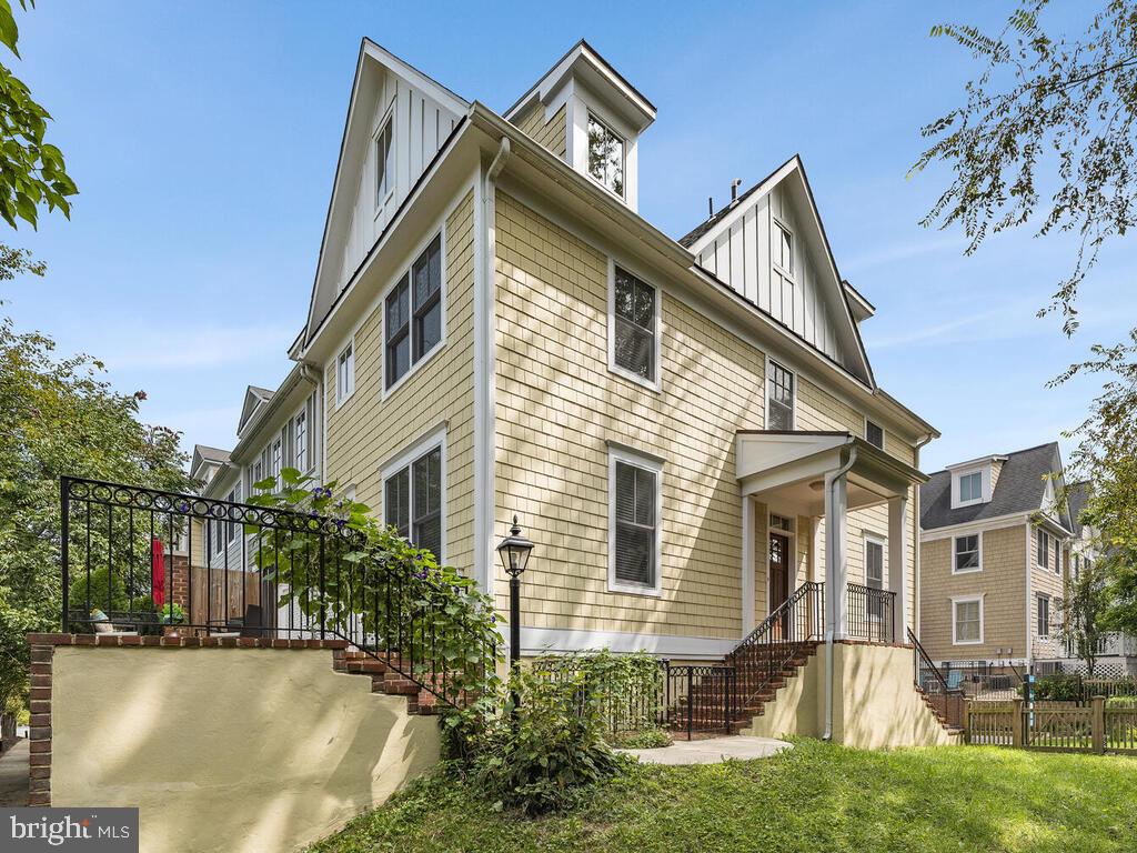 8912 Courts Way Silver Spring, MD 20910 - Photo 1 of 37 Gallery Image 1