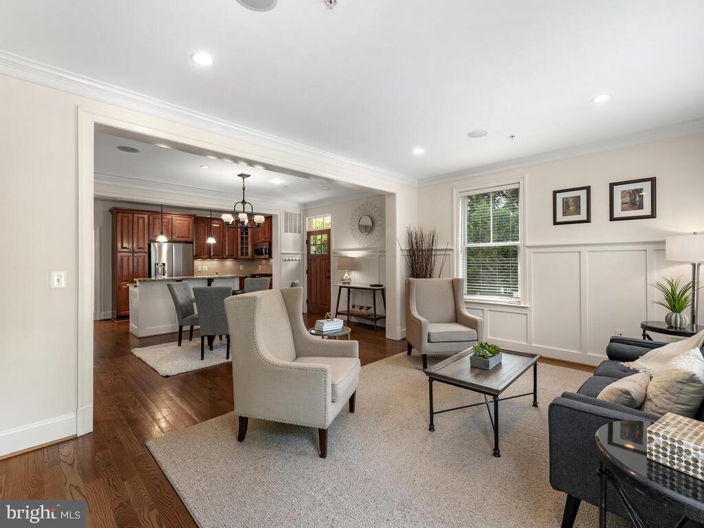 8912 Courts Way Silver Spring, MD 20910 - Photo 4 of 37 Gallery Image 4