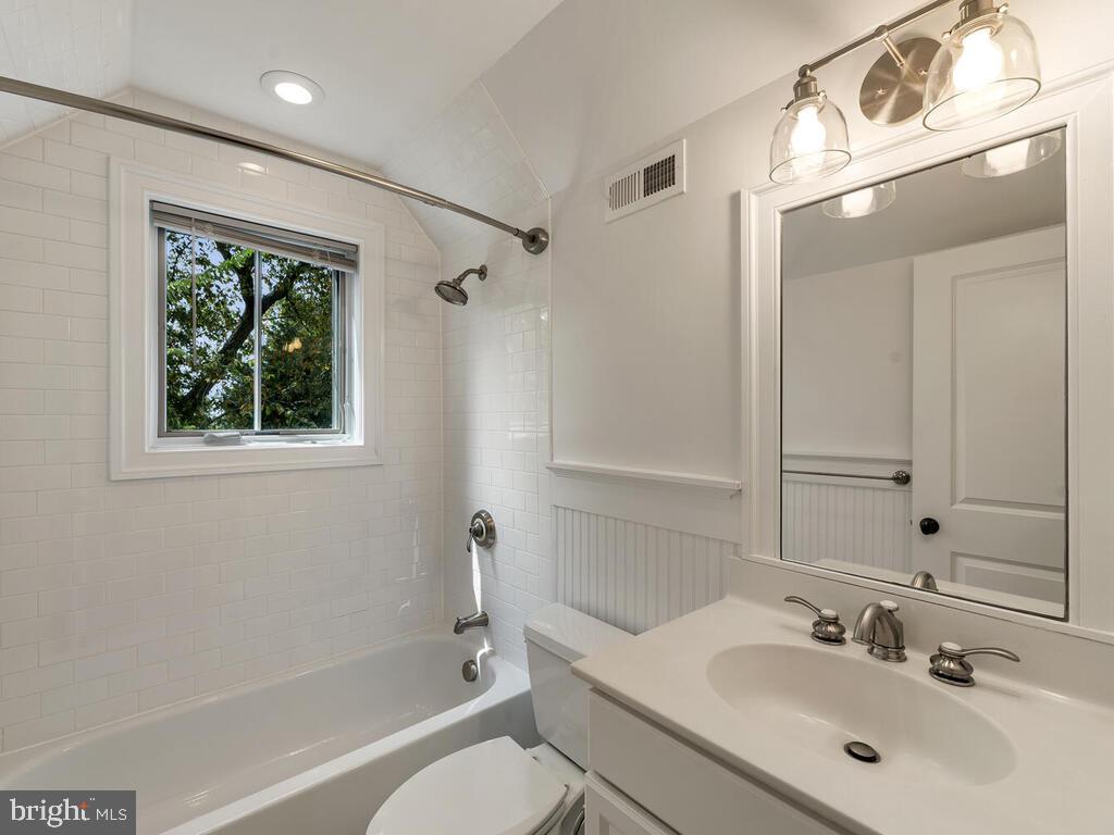 8912 Courts Way Silver Spring, MD 20910 - Photo 34 of 37 Gallery Image 34