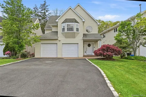 $979,000 | 9 Oxford Court, Wheatley Heights, NY 11798