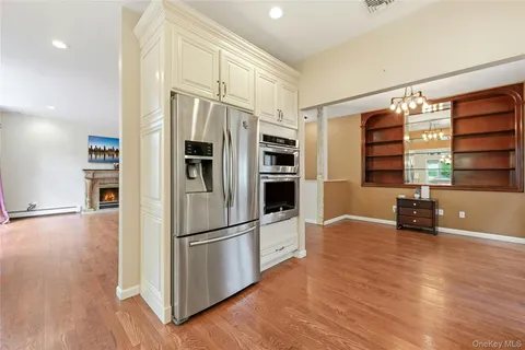 $979,000 | 9 Oxford Court, Wheatley Heights, NY 11798