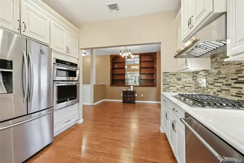$979,000 | 9 Oxford Court, Wheatley Heights, NY 11798