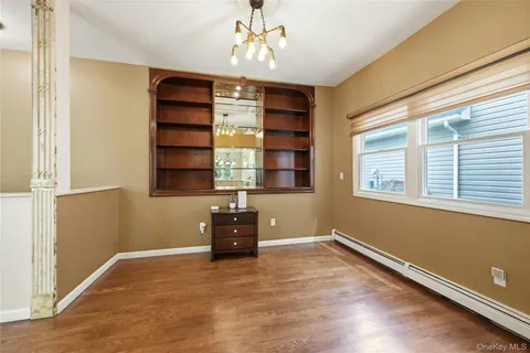 $979,000 | 9 Oxford Court, Wheatley Heights, NY 11798
