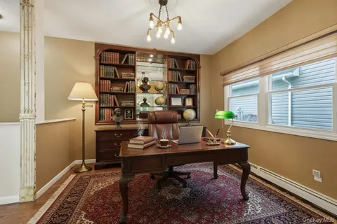 $979,000 | 9 Oxford Court, Wheatley Heights, NY 11798