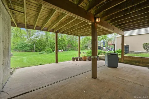 $979,000 | 9 Oxford Court, Wheatley Heights, NY 11798