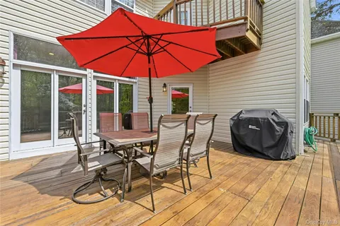 $979,000 | 9 Oxford Court, Wheatley Heights, NY 11798