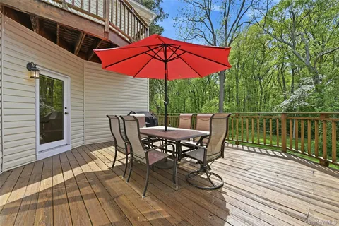 $979,000 | 9 Oxford Court, Wheatley Heights, NY 11798