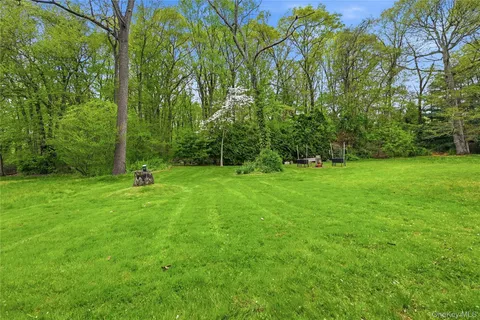 $979,000 | 9 Oxford Court, Wheatley Heights, NY 11798