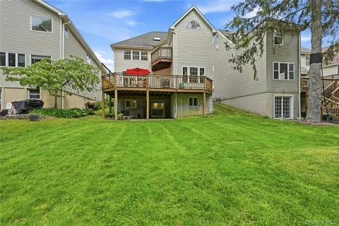 $979,000 | 9 Oxford Court, Wheatley Heights, NY 11798