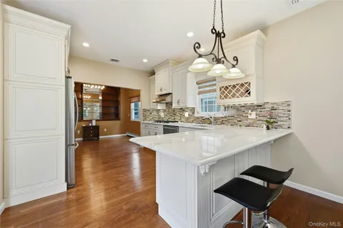 $979,000 | 9 Oxford Court, Wheatley Heights, NY 11798