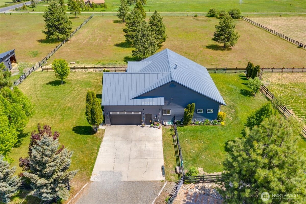 644 Masterson Road Cle Elum, WA 98922 - Photo 3 of 40 a view of a yard with an ocean view