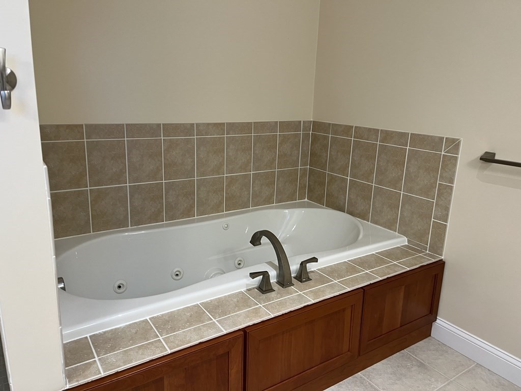 15 Ramsdell Way, Unit 25 Lynnfield, MA 01940 - Photo 13 of 16