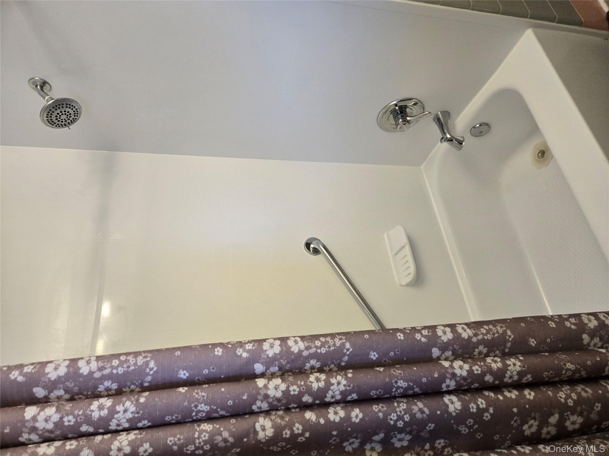 23 Pasture Lane Poughkeepsie, NY 12603 - Photo 16 of 30 a bathroom with a bathtub