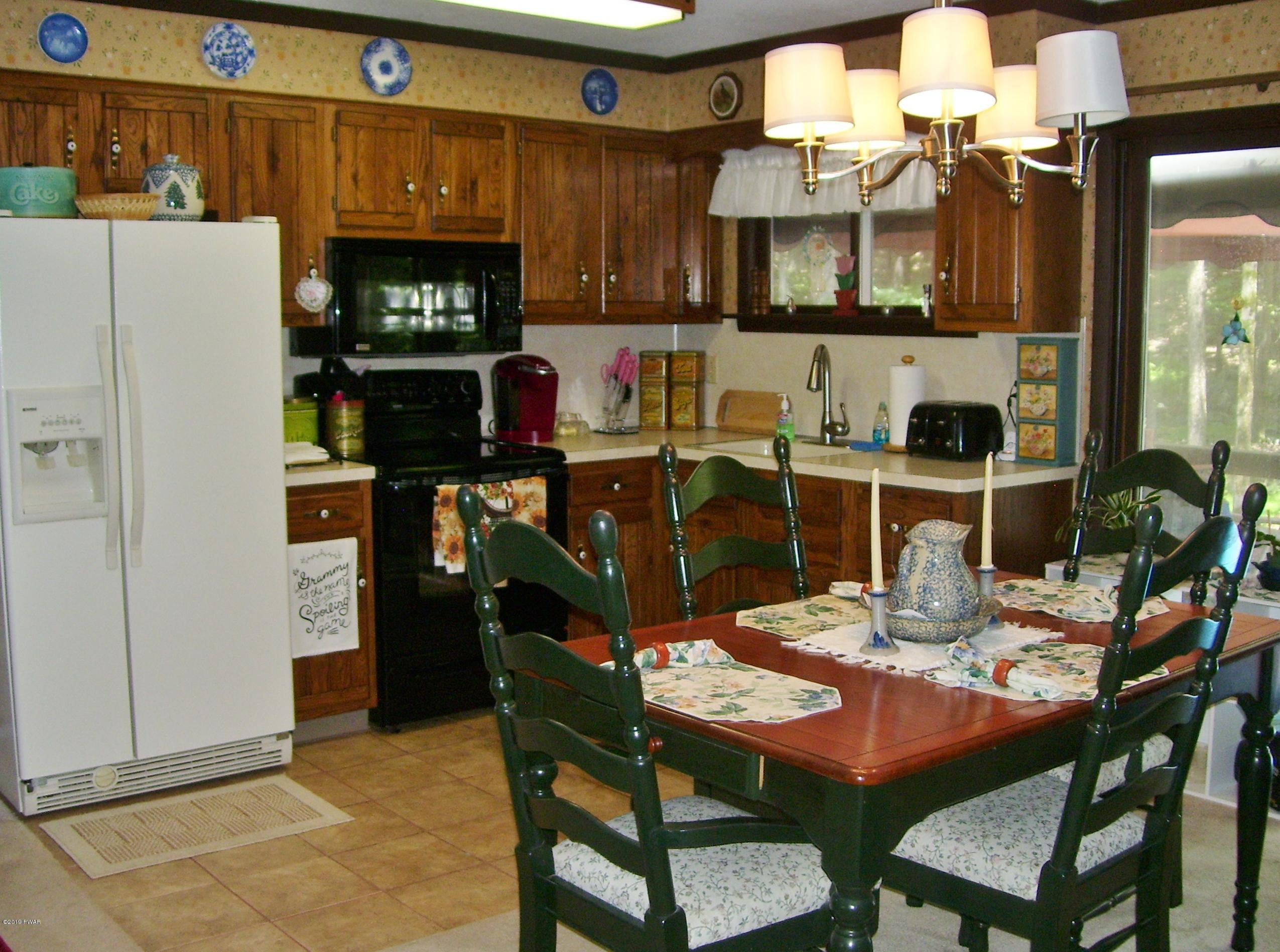 236 Perry Road Greentown, PA 18426 - Photo 12 of 56 Dining Area-Kitchen