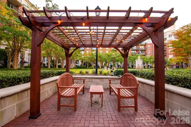 $1,950 | 300 West 5th Street, Unit 203, Charlotte, NC 28202