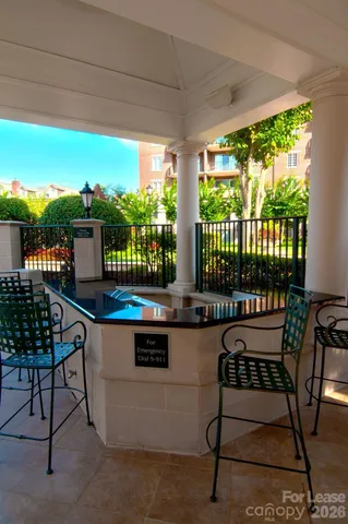 $1,950 | 300 West 5th Street, Unit 203, Charlotte, NC 28202