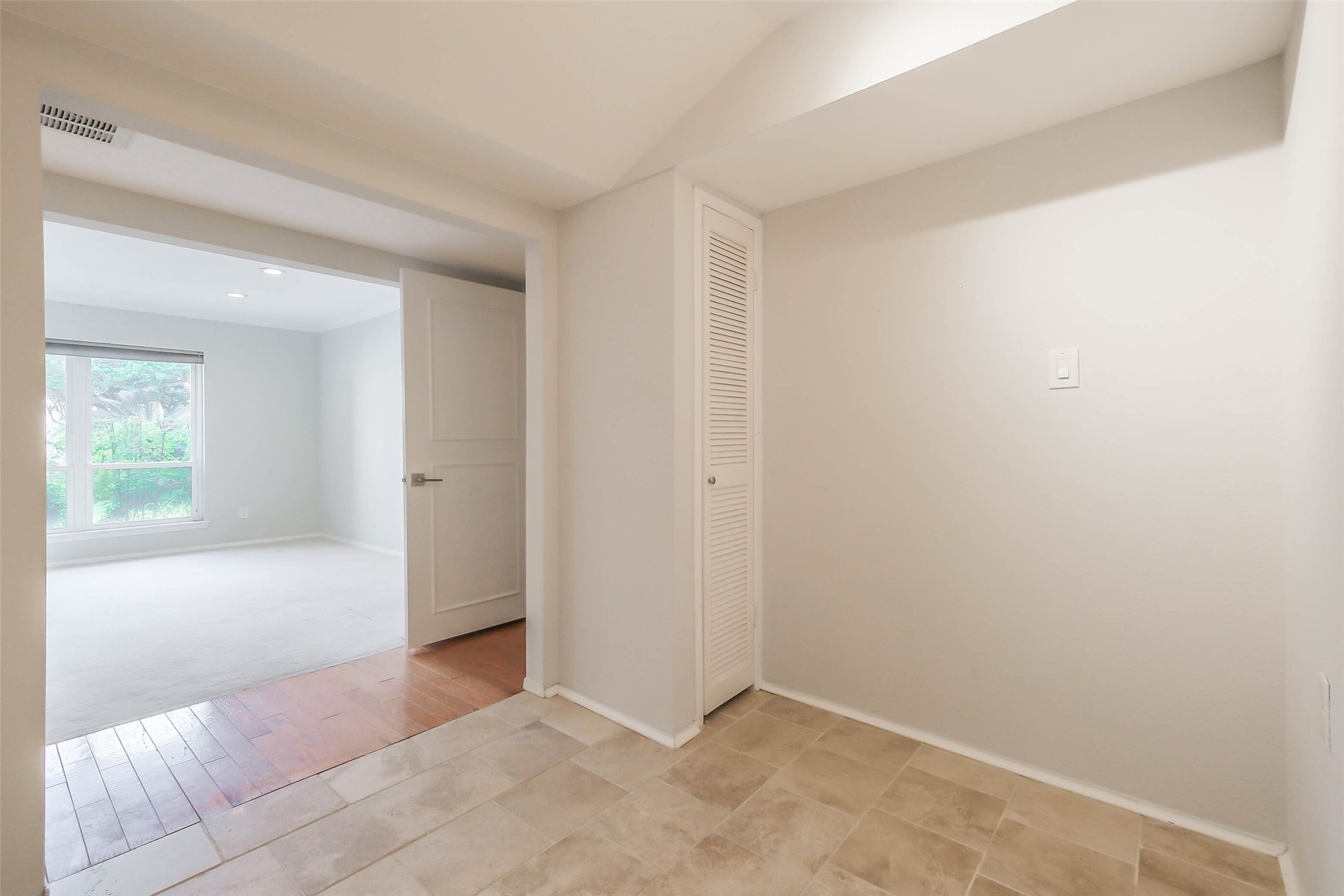 2230 South Piney Point Road, Unit 113 Houston, TX 77063 - Photo 15 of 28 There is a storage closet in the extra room.