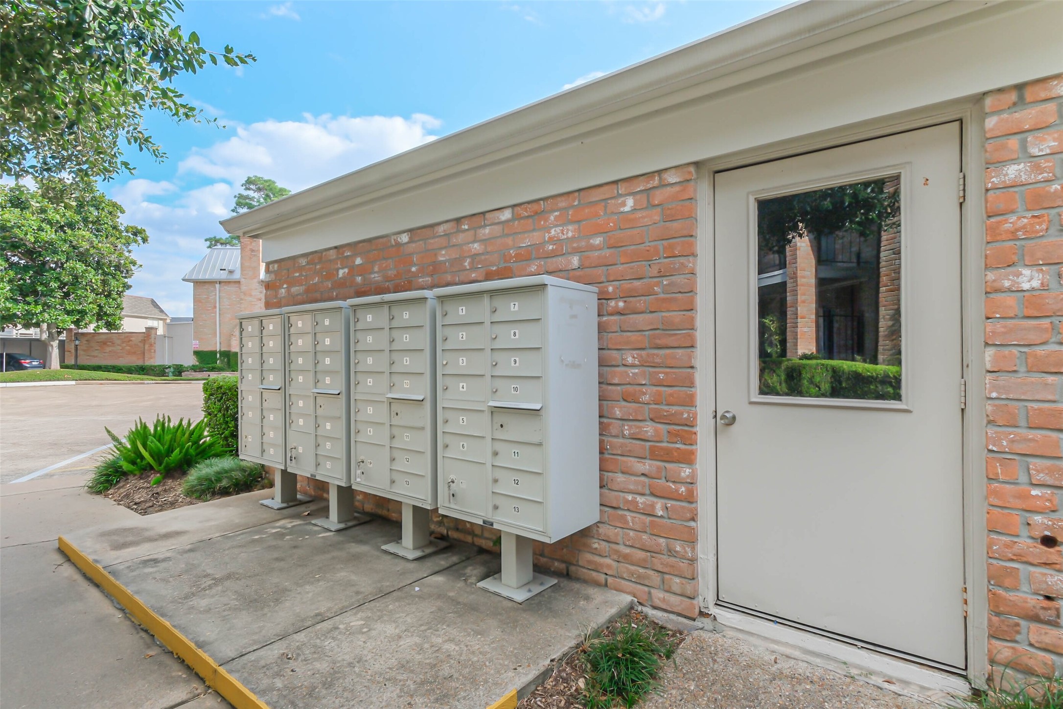 2230 South Piney Point Road, Unit 113 Houston, TX 77063 - Photo 25 of 28 Your mail can be picked up here!