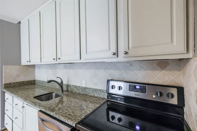 $120,000 | 2230 South Piney Point Road, Unit 113, Houston, TX 77063