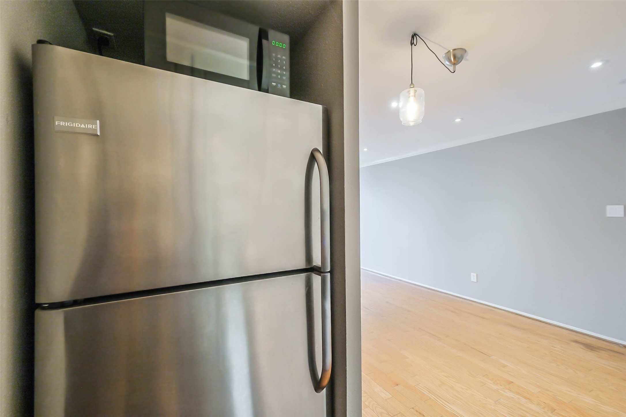 2230 South Piney Point Road, Unit 113 Houston, TX 77063 - Photo 9 of 28 The SS refrigerator and microwave are included.