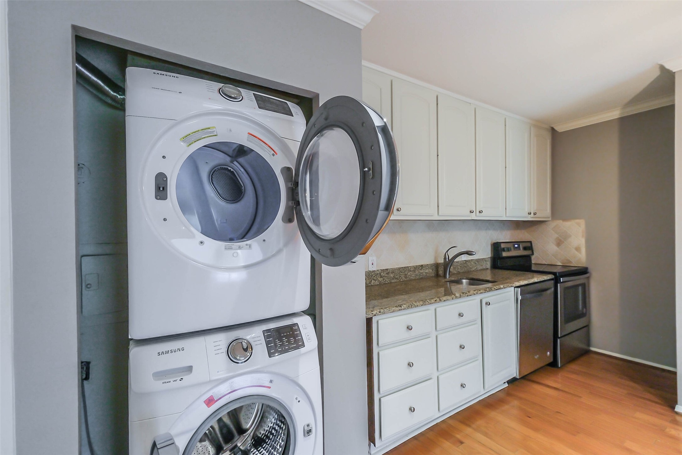 2230 South Piney Point Road, Unit 113 Houston, TX 77063 - Photo 10 of 28 There is a stackable washer and dryer.