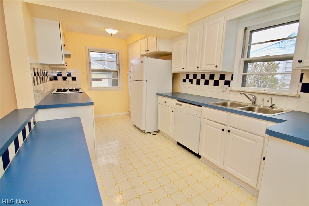 4226 Stonehaven Road Cleveland, OH 44121 - Photo 4 of 12