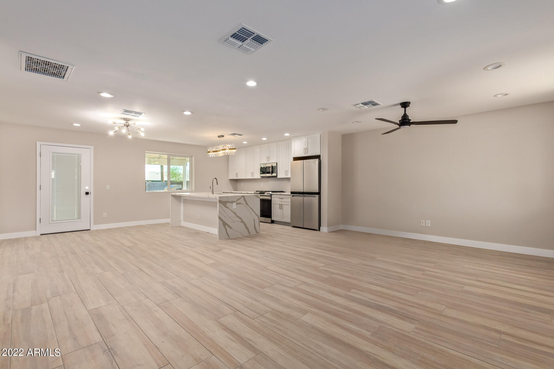 819 East Rovey Avenue Phoenix, AZ 85014 - Photo 11 of 27 12-Rovey