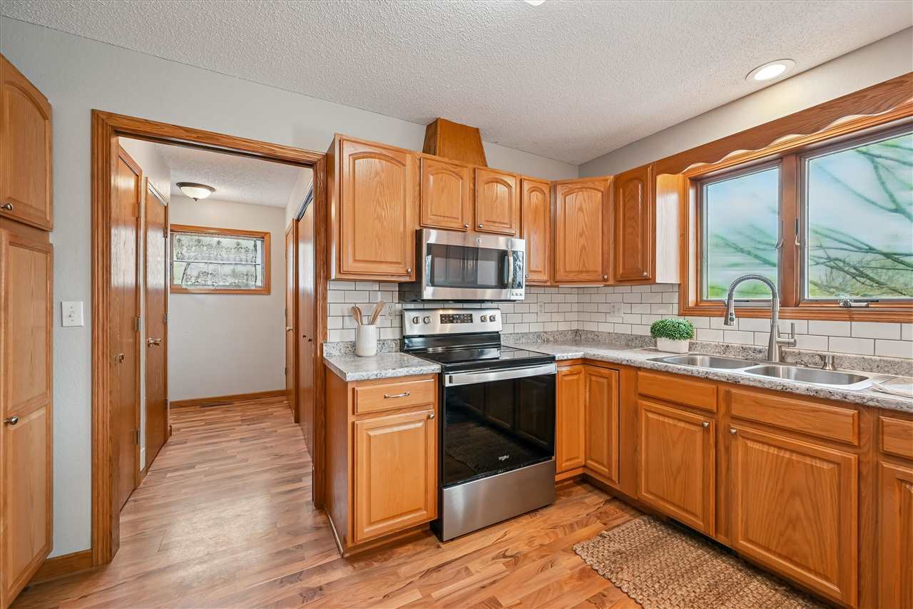 1209 39th Street Road Northwest Cedar Rapids, IA 52405 - Photo 12 of 31 Gallery Image 12
