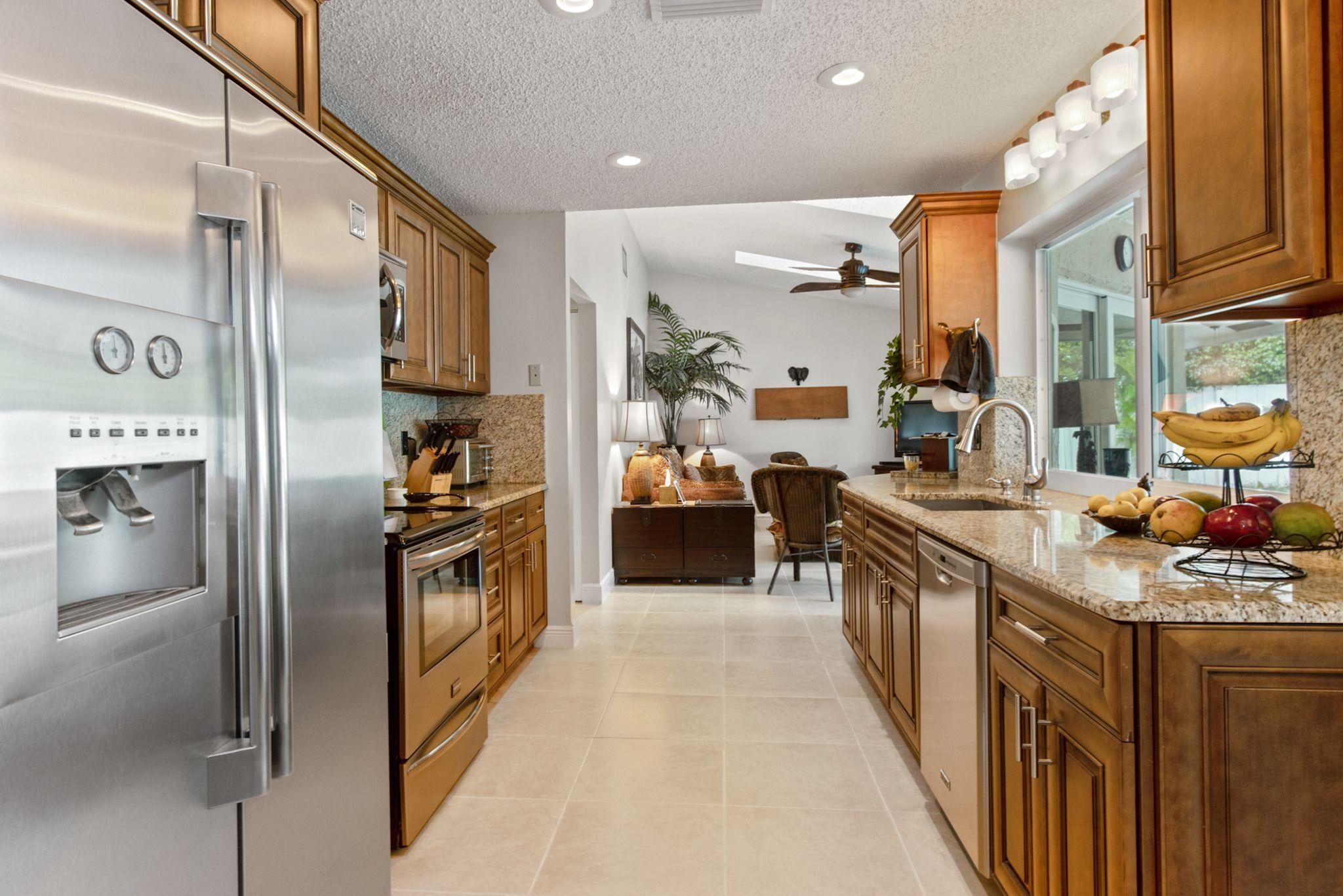 6293 Amberwoods Drive Boca Raton, FL 33433 - Photo 7 of 23 Kitchen