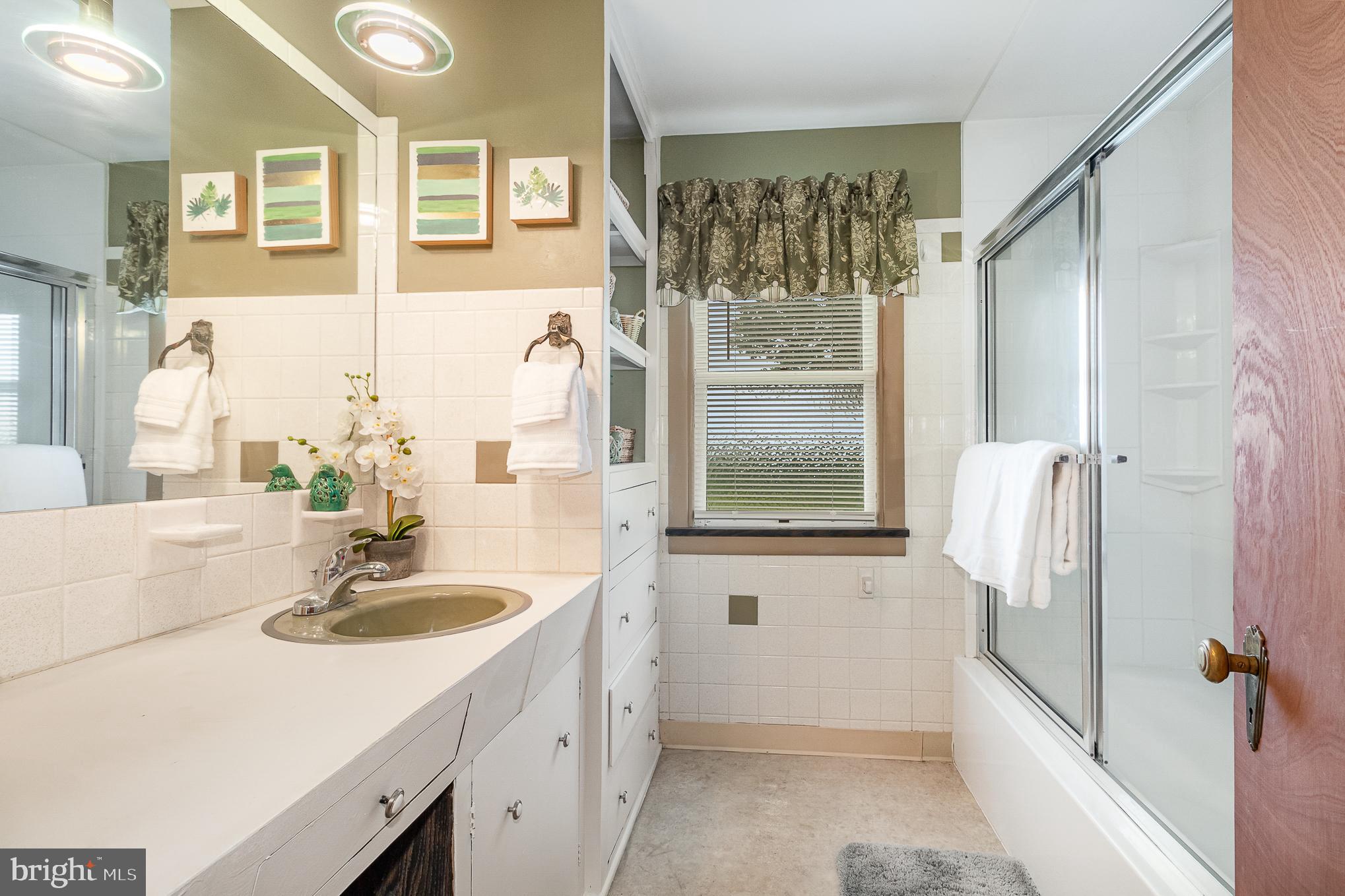 730 Cockley Road Harrisburg, PA 17111 - Photo 12 of 26 1st floor full bathroom