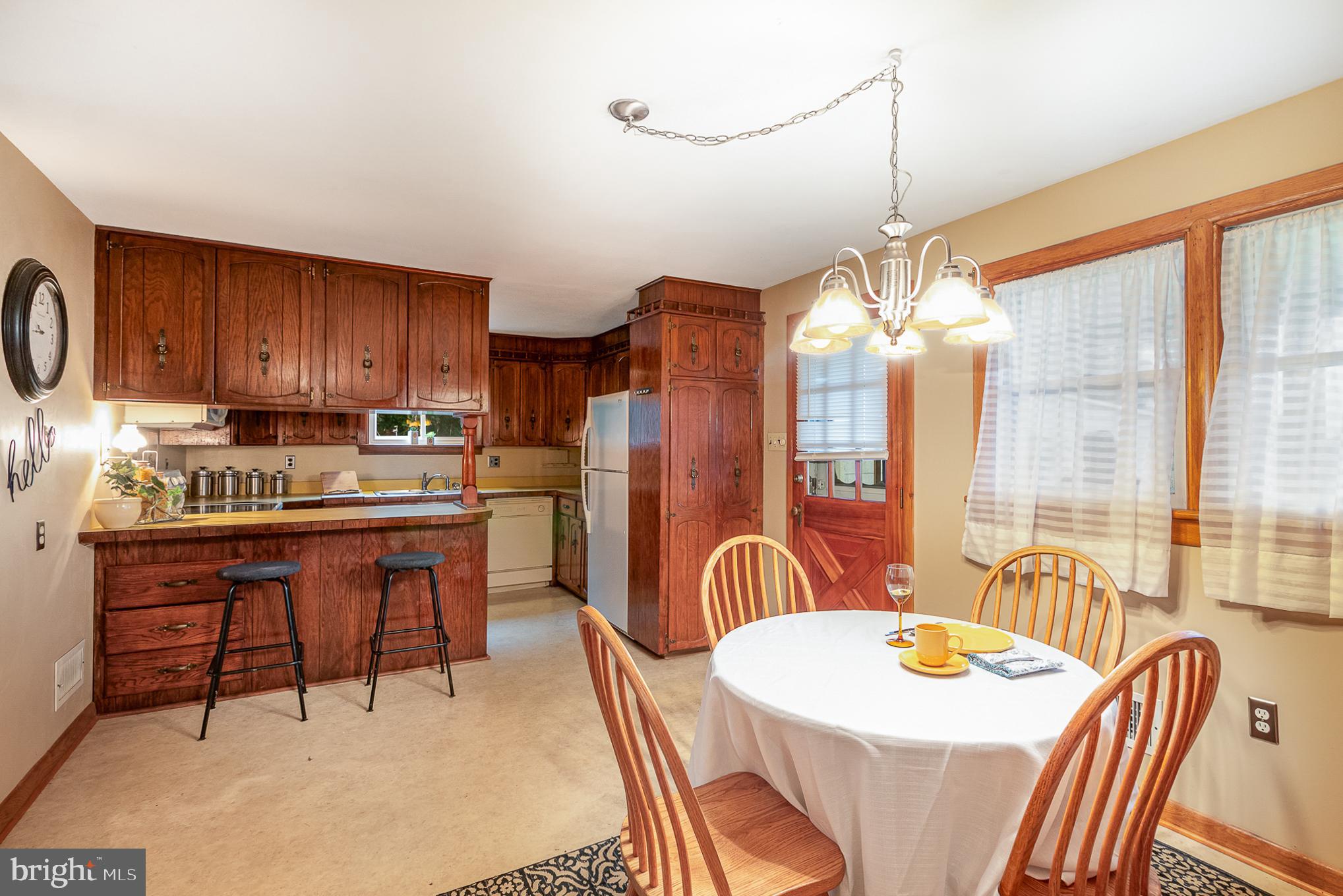 730 Cockley Road Harrisburg, PA 17111 - Photo 5 of 26 Combinations Kitchen, dining and eating peninsula