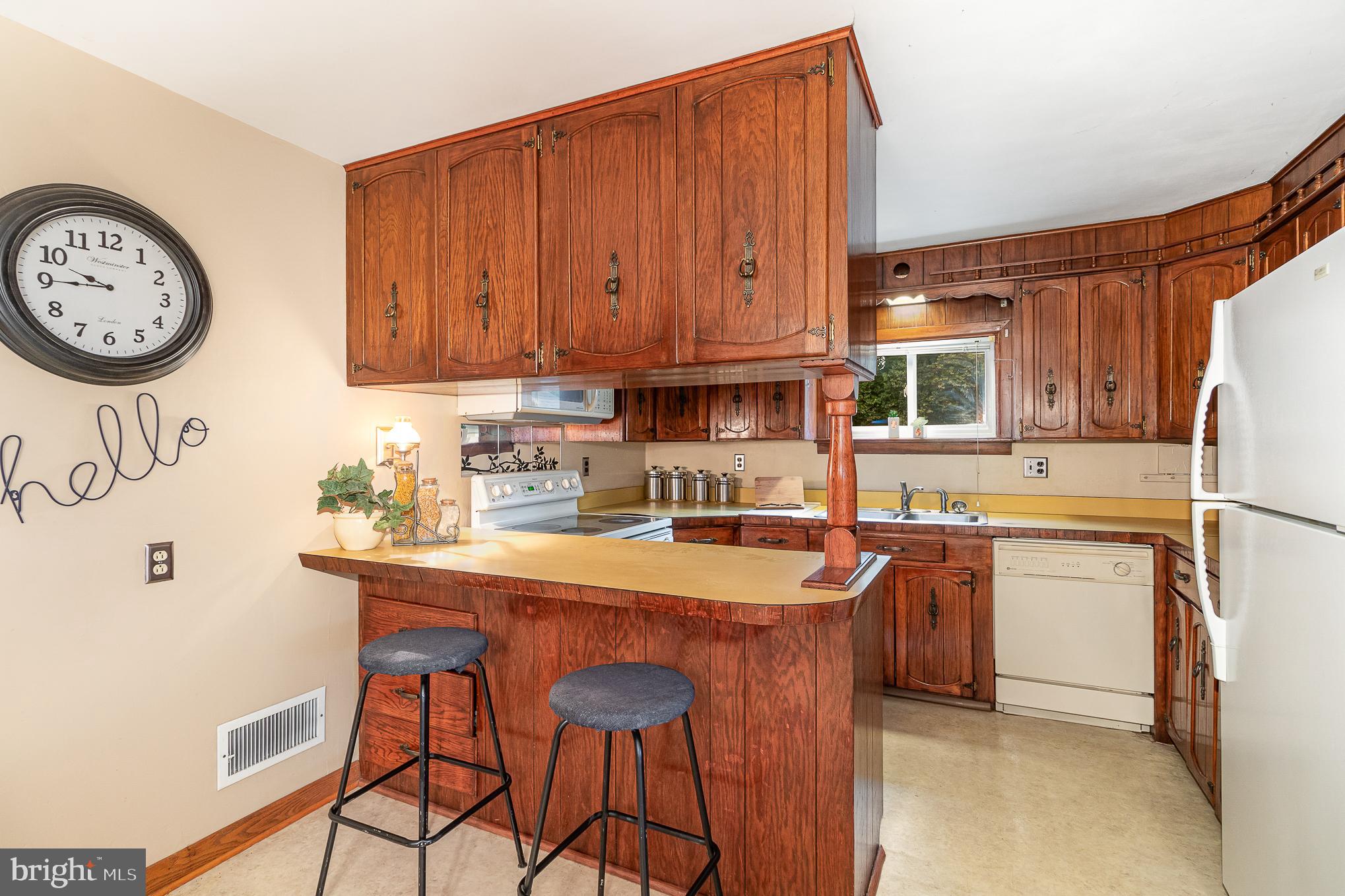 730 Cockley Road Harrisburg, PA 17111 - Photo 8 of 26 Love this eating peninsula area