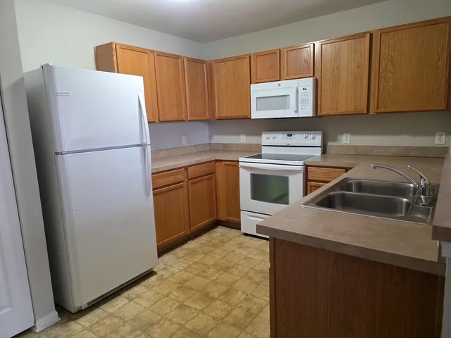 $1,900 | 234 Bertram Drive, Unit D, Yorkville, IL 60560