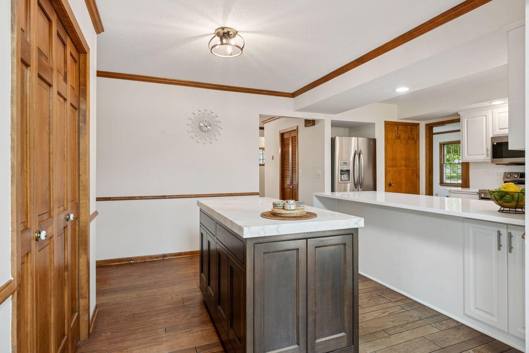6528 Ridgeview Drive Edina, MN 55439 - Photo 11 of 36 Gallery Image 11