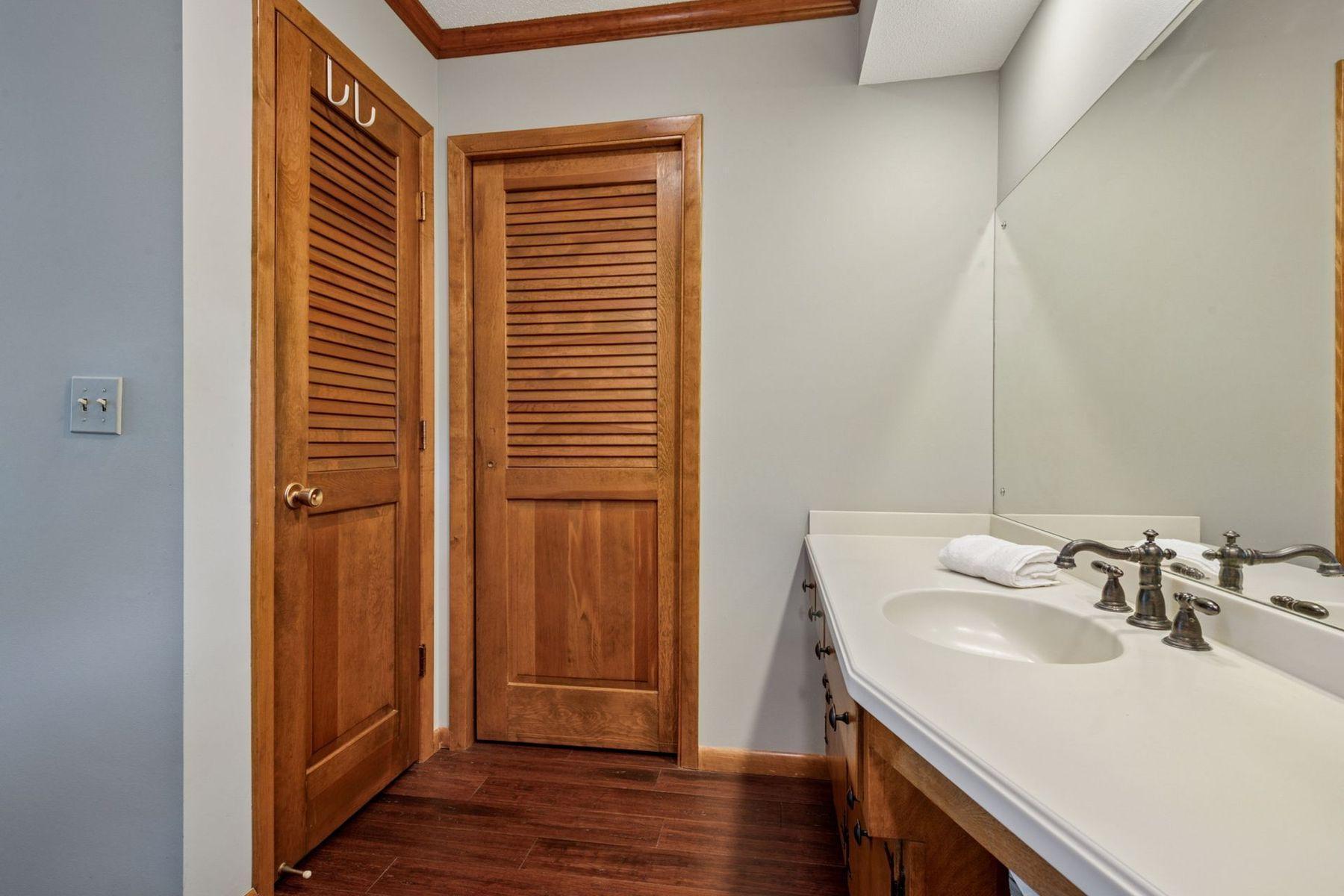 6528 Ridgeview Drive Edina, MN 55439 - Photo 23 of 36 Gallery Image 23