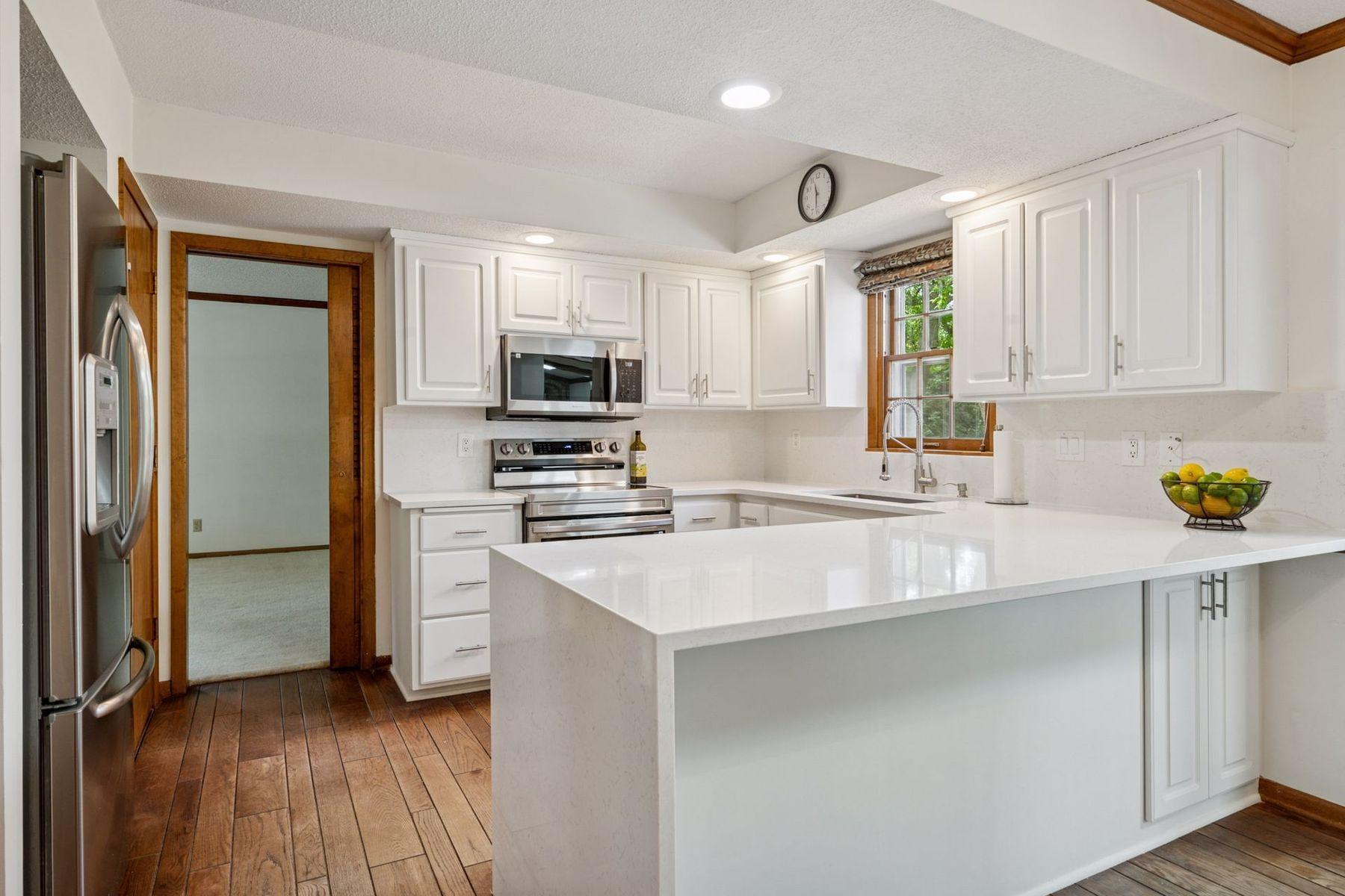 6528 Ridgeview Drive Edina, MN 55439 - Photo 10 of 36 Gallery Image 10