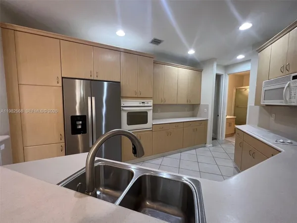 $3,950 | 2816 Kinsington Circle, Unit 281, Weston, FL 33332