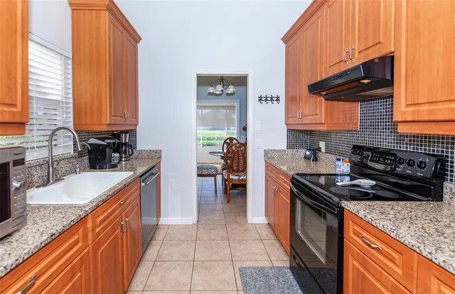 $349,000 | 172 Southampton Place South, Unit 346, Venice, FL 34293