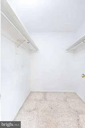 a view of entryway with an empty room