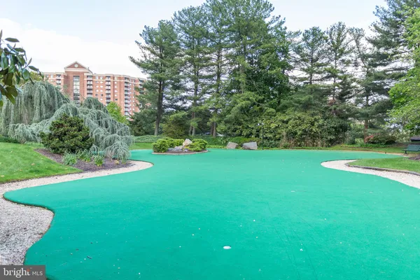 a view of a sign board with buildings