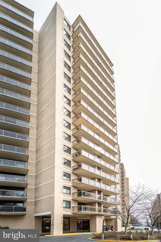 $259,000 | 307 Yoakum Parkway, Unit 802, Alexandria, VA 22304