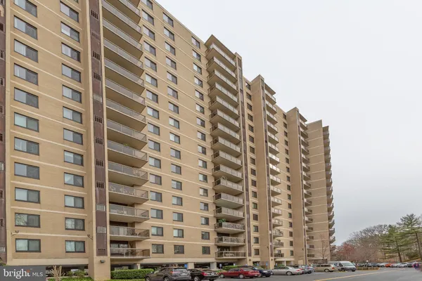 $259,000 | 307 Yoakum Parkway, Unit 802, Alexandria, VA 22304