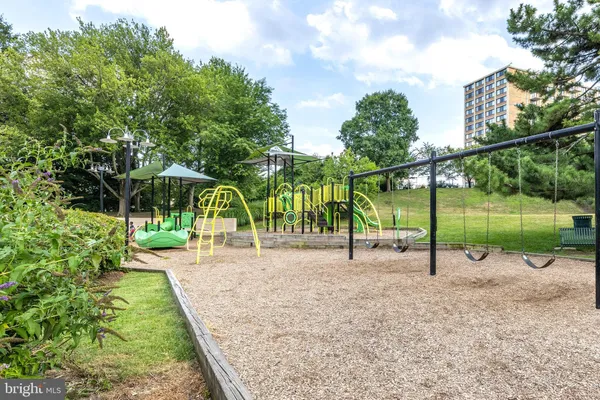 $259,000 | 307 Yoakum Parkway, Unit 802, Alexandria, VA 22304