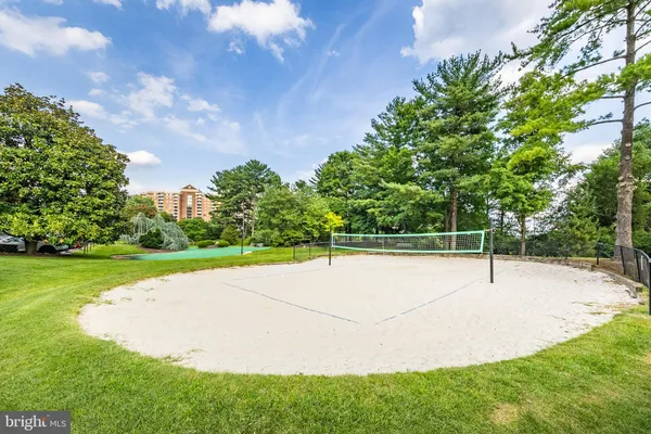 $259,000 | 307 Yoakum Parkway, Unit 802, Alexandria, VA 22304