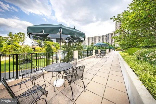 $259,000 | 307 Yoakum Parkway, Unit 802, Alexandria, VA 22304