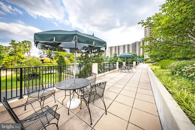 $259,000 | 307 Yoakum Parkway, Unit 802, Alexandria, VA 22304