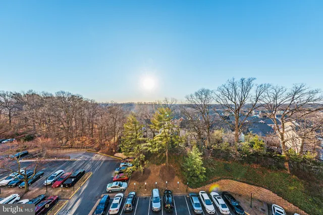 $259,000 | 307 Yoakum Parkway, Unit 802, Alexandria, VA 22304